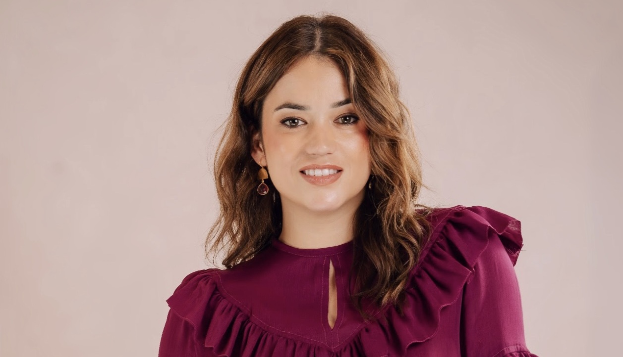 01 - Actriz Júlia Creus - Doble M